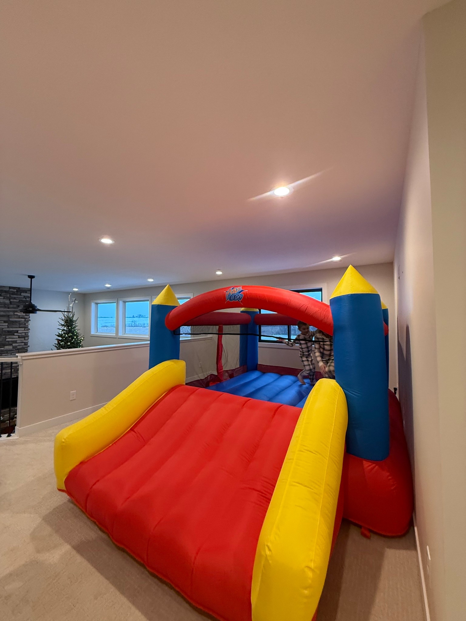 Kids bounce house 
