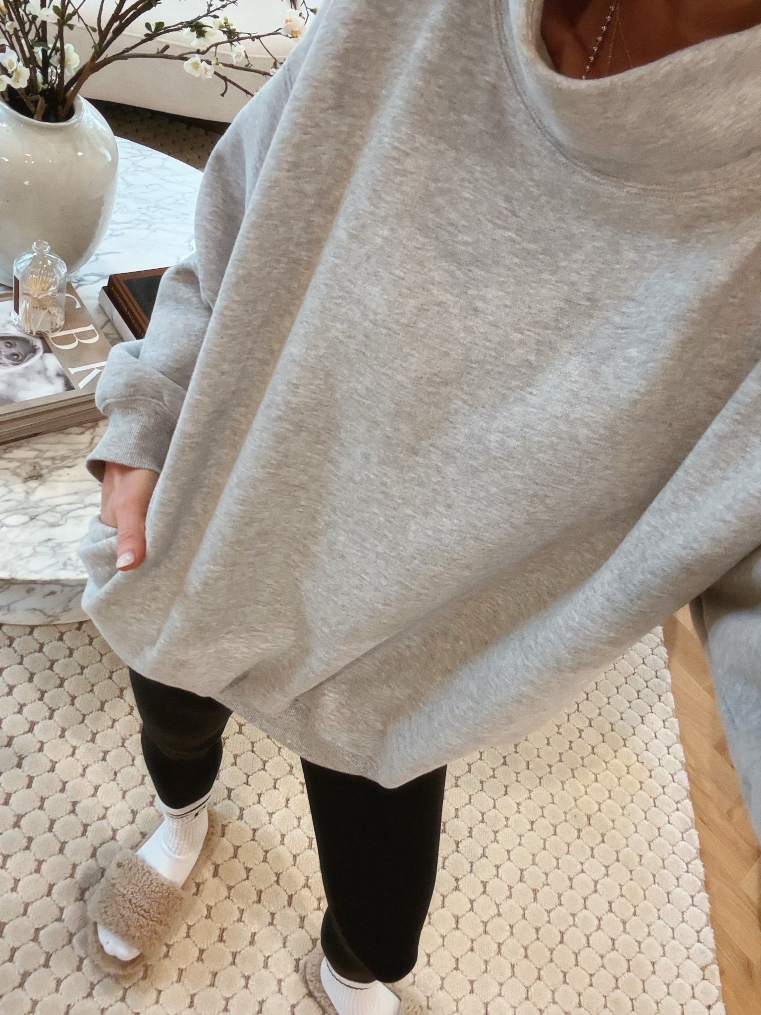 Obsessed with this mock neck sweatshirt 🤍 Wearing size small! @Aritzia @lululemon @rhone 

#LTKootd