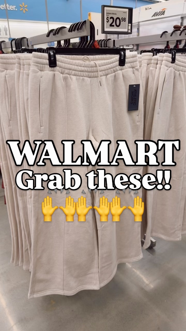 Grab these wide leg fleece sweats!!! The best fit & amazing quality 🙌🙌 more colors here! 

Walmart
Sweatpants 
Athleisure 
Sweats 
Lounge 
Fall 
Cozy 

#walmartpartner #walmartfashion #affordablefashion #everydaystyle #lougewear