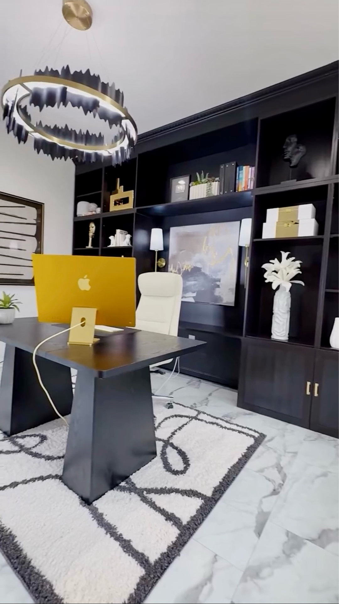 Staying focused and organized is the goal this year and it starts with having a space for your work.
Since I work from home, editing, meetings, contract signing etc, this office is my favorite place 💯



#LTKSaleAlert #LTKU #LTKHome