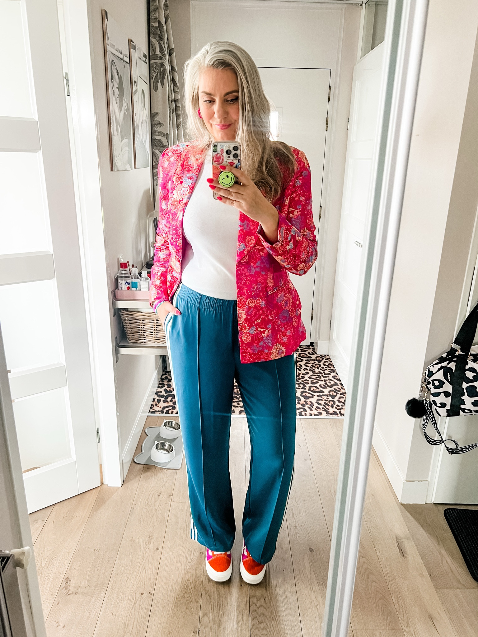 Ootd - Sunday. Hot pink jacquard blazer (Norah) over a basic white slim fit t-shirt, petrol side stripe trousers from Shoeby (xl) and pink and orange Vans sneakers (old)



#LTKspring #LTKeurope #LTKnederlands