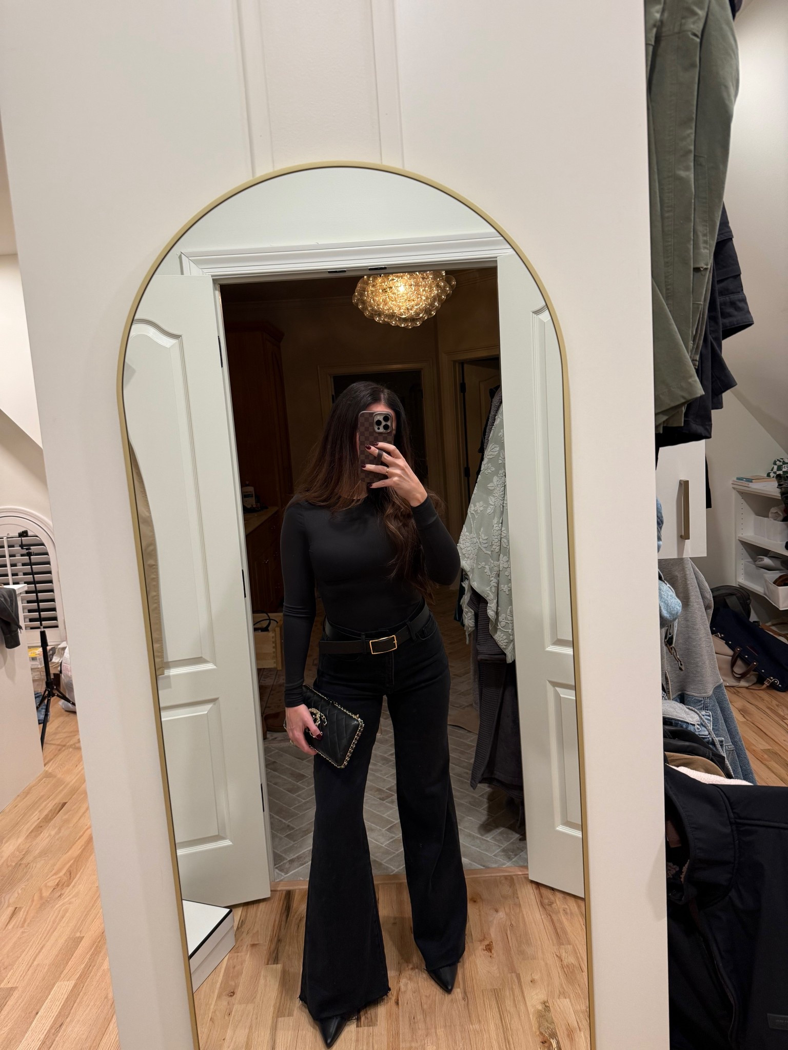 a lil casual all black outfit hates to see me comin 🖤🤝🏼 #ootn

Jeans in 6 (30% off code BOXING)
Top tts 
Designer bag code GBCLARK
Similar black heels linked 

#LTKgrwm #LTKHoliday #LTKootd