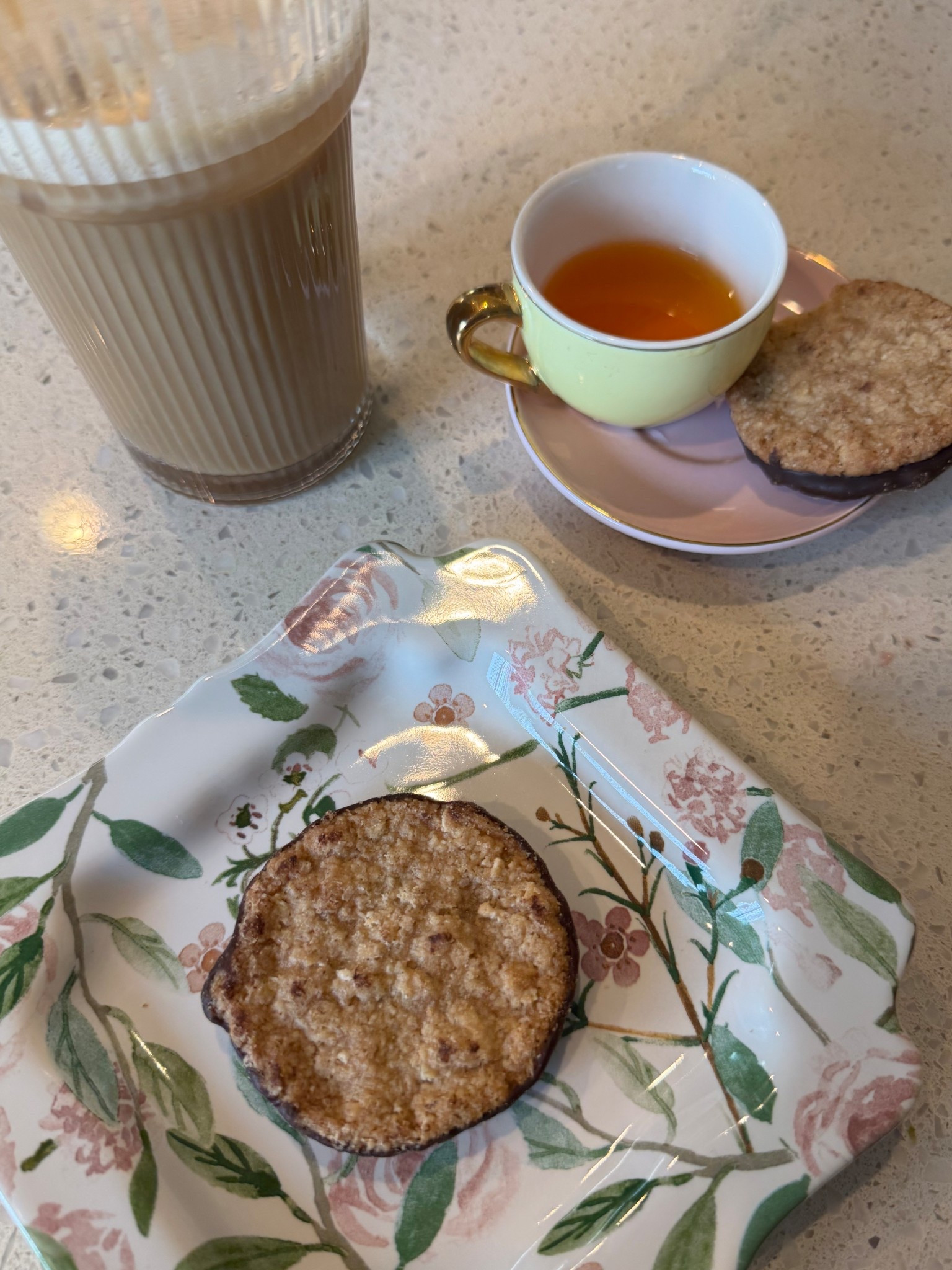 Tea time / Coffee time romanticizing moments with ny daughter ❤️
#teatime #coffee #coffeetime #afternoontea #snack #romanticeyourlife 

#LTKHome #LTKKids #LTKmomlife
