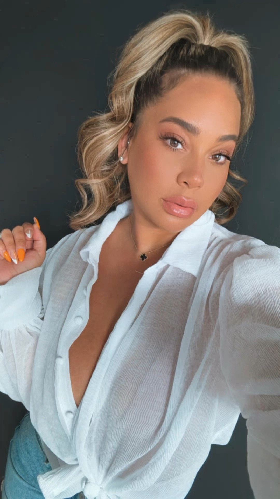 
This summer glow is my fav 🤩 

@nakedandthriving Illuminate brighten serum & refacing night serum. 
@narsissist sheer glow foundation 
@dior Rosey glow blush - rouge 
@dior Addict lip maximize - beige 
@mercimicosmetics shadow 

Loving these bundles from @hairjuku 🤎collection 

#LTKBeauty #LTKGiftGuide #LTKFindsUnder100