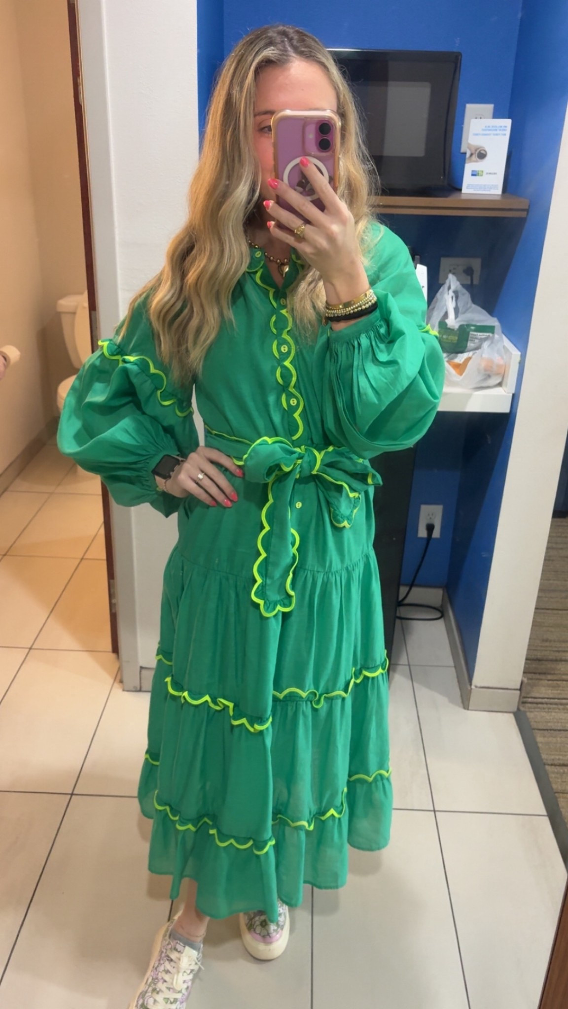 Green long sleeve dress. True to size 

I'm wearing a XS

#LTKSaleAlert #LTKSpringSale #LTKWorkwear