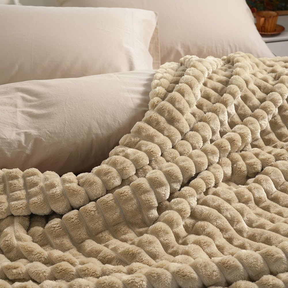 PHF 3D Clipped Fleece Blanket King Size for Bed-380GSM Super Soft Warm Blanket for Fall and Winte... | Amazon (US)