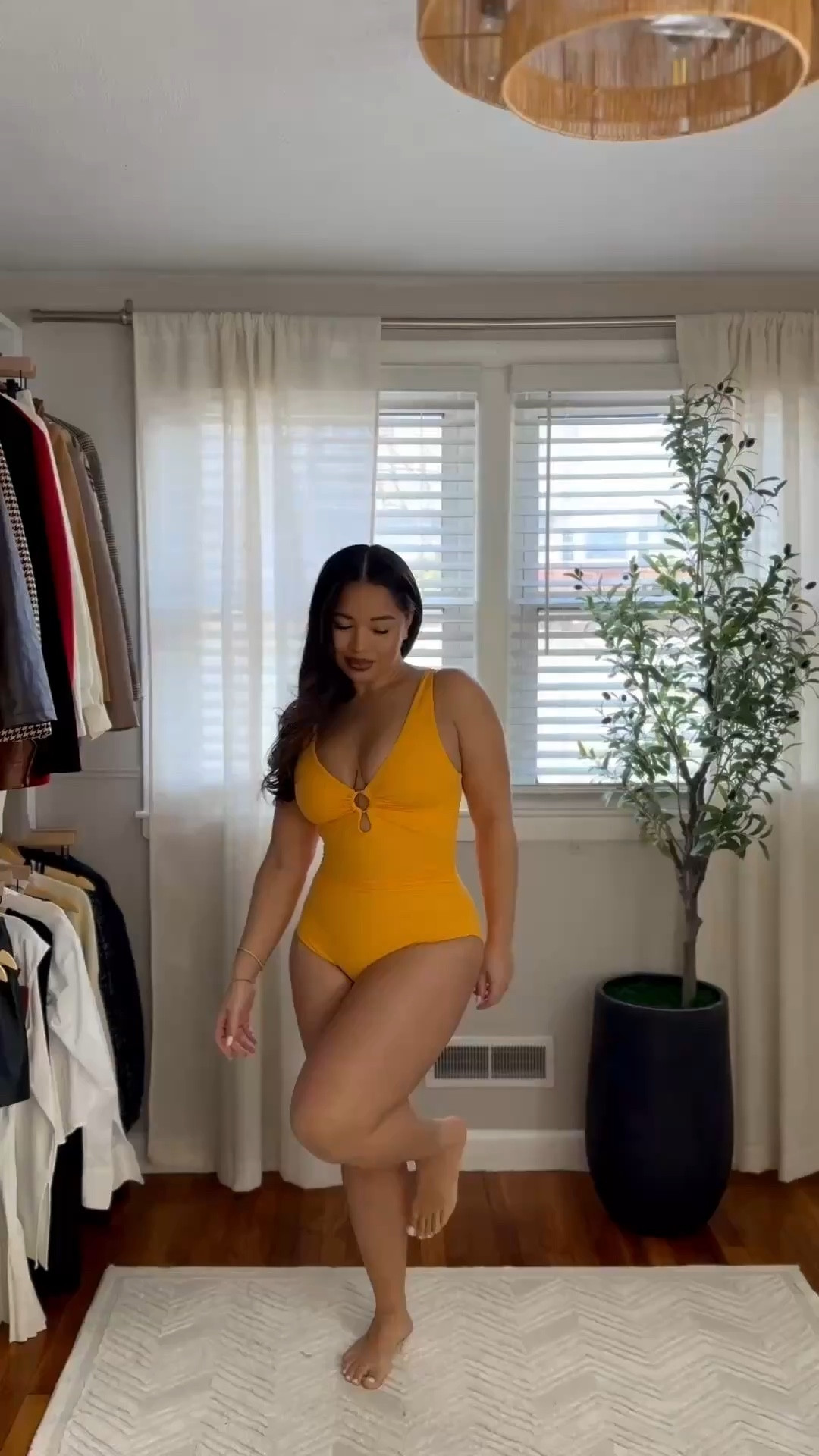 Y’all have been waiting patiently for me to post the waist trainer I’ve been living in so here it is 😉. I’m wearing a size small in all featured products 😉

Use Code YIHR for a 15% off discount 😉


#feelinGirl #shapewearstyle #FeelinGirlbra 