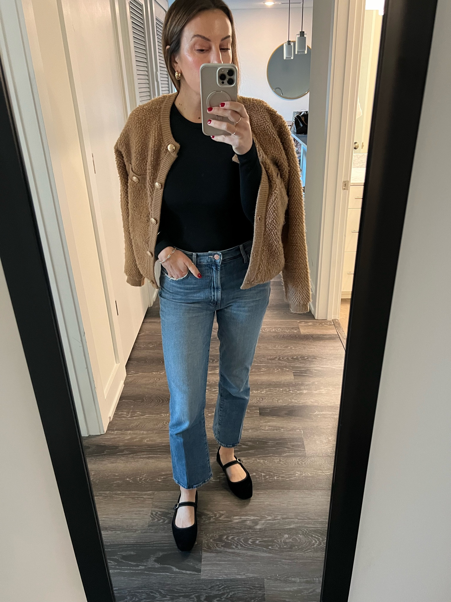 Casual work outfit 
Zara flats & bodysuit 