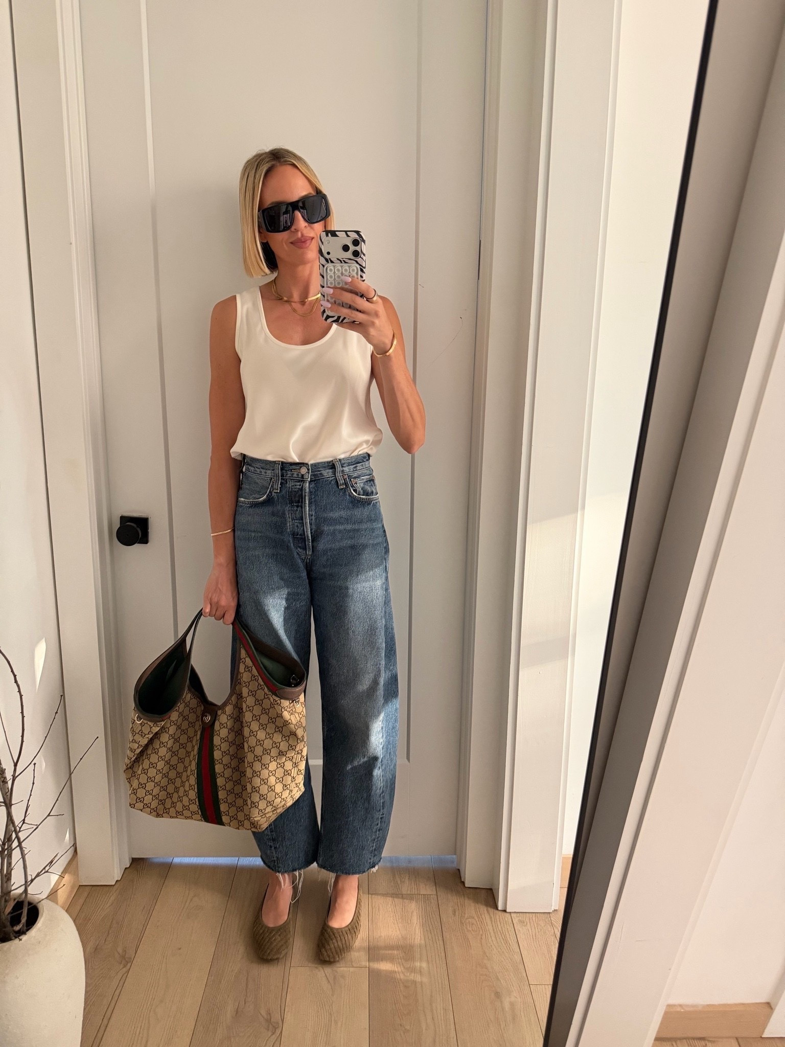 Wearing a small in this satin tank. Size down one size in the jeans. Order a half size up in the shoes. 


@dolcevita
