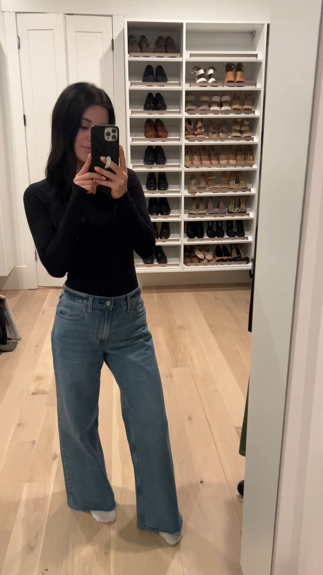 Wide leg jeans: Im 5’4” wearing 26S and xs in the top

#LTKSaleAlert #LTKPetite