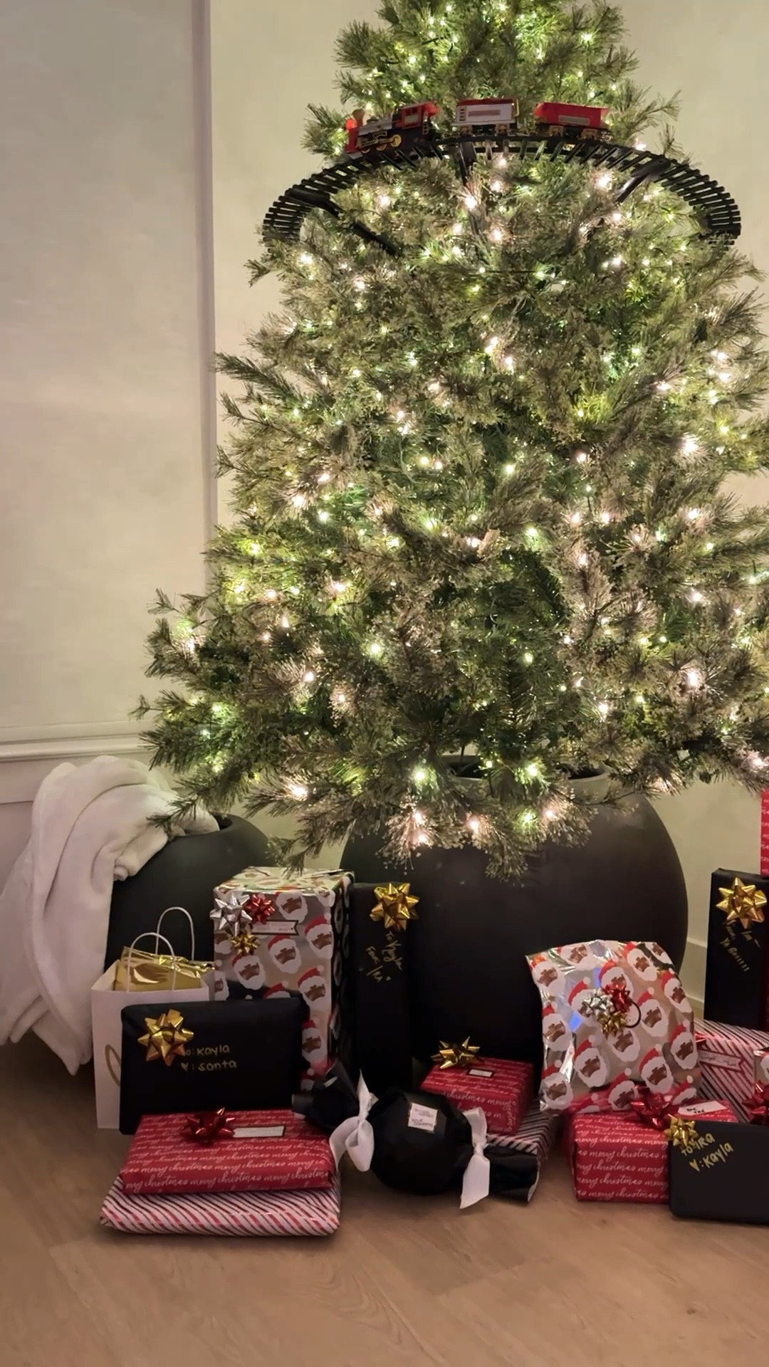 Modern Christmas tree planter diy!

#LTKHoliday #LTKSeasonal