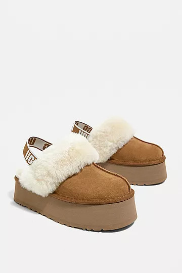 UGG Chestnut Funkette Slippers | Urban Outfitters (EU)