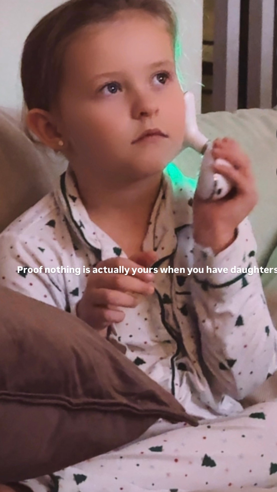 I have been obsessed with using this facial light therapy device! 

•7 LED color options 
•great for face & neck 
•heating 

#amazon 
#skincare 
#redlighttherapy
#face 

#LTKFindsUnder50 #LTKBeauty #LTKselfcare