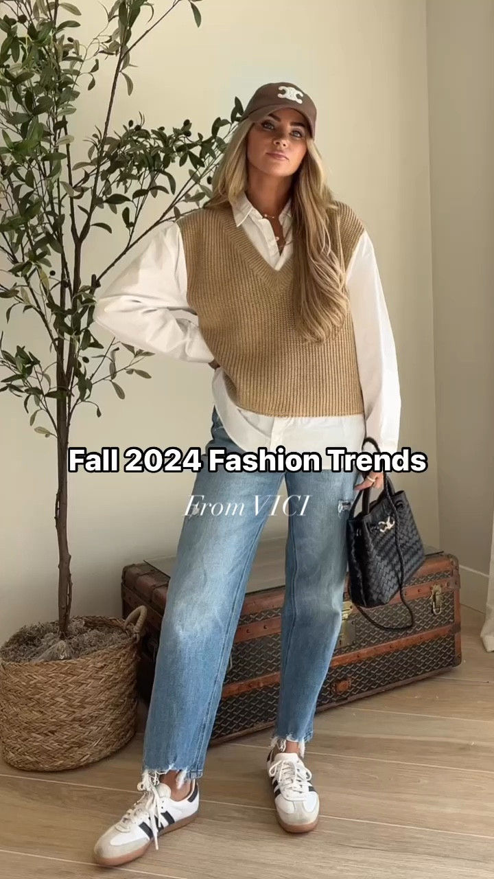 New Fall Fashion from @vicidolls comin’ in hotter than a PSL ☕️ 🎃 30% off with my code AMBERSAVE30! Full try-on with links in my stories or comment SHOP and I’ll send a link straight to your DM’s! Happy shopping 
#vicipartner 