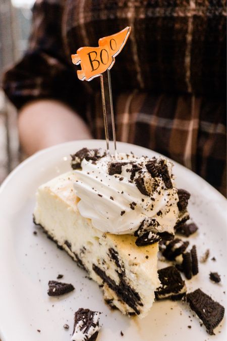 Oreo Cheesecake with Halloween Acrylic Stick 🧡🎃

#LTKSeasonal #LTKhome #LTKHalloween