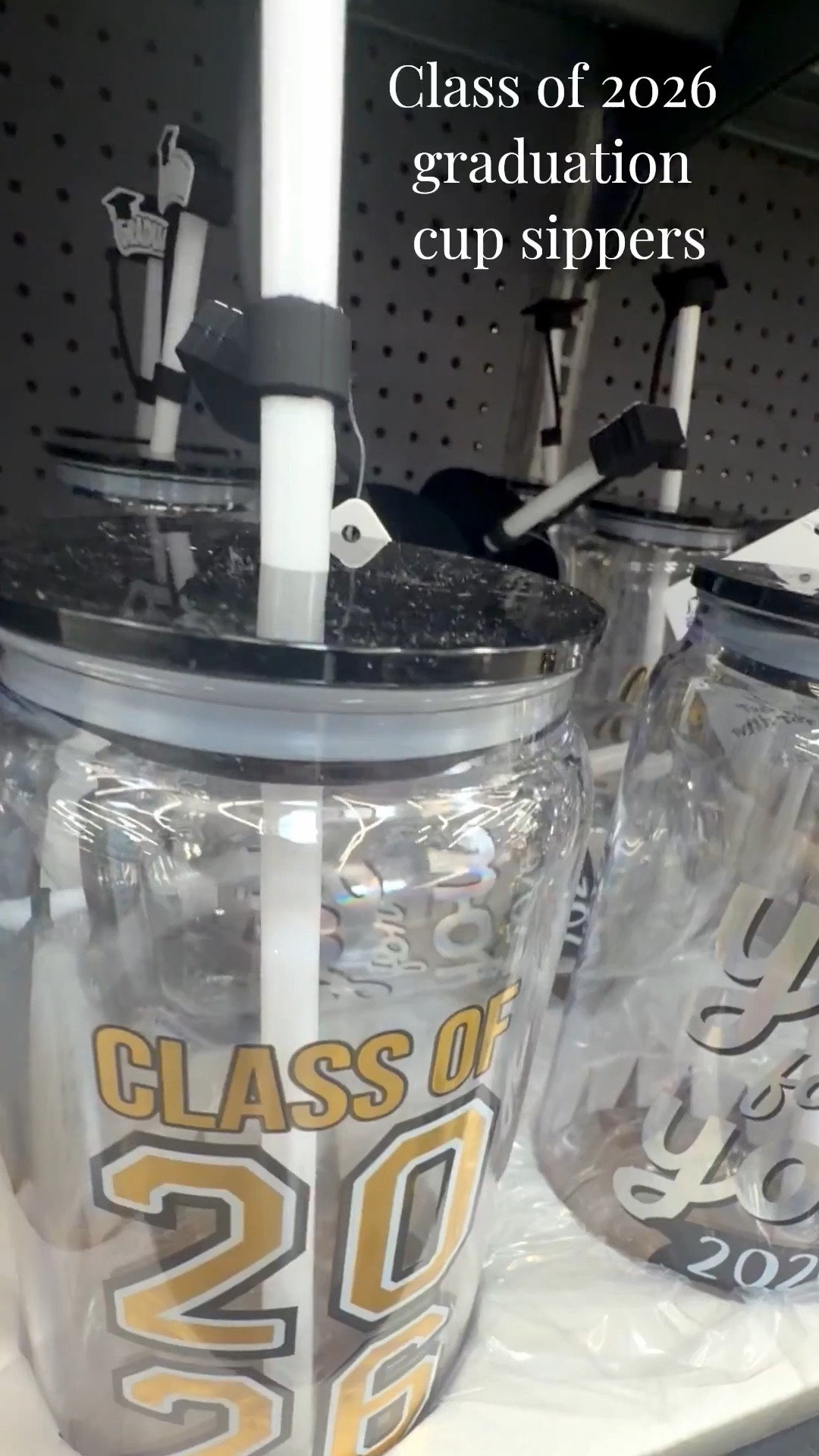 Such a cute and affordable Class of 2026 graduation gift idea 🎓 This grad cup with straw lid and fun topper makes the perfect little surprise for seniors! Great for filling with candy, gift cards, or money for an easy DIY grad gift basket.

Love how practical and adorable this is for everyday use after graduation too this cup is perfect for parties, senior celebrations, or keepsake gift boxes for the Class of 2026 💛 #classof2026
#graduationgiftideas
#gradgiftideas
#classof2026grad
#graduationcup
#graduationpartyideas
#seniorgiftideas
#graduationbasketideas