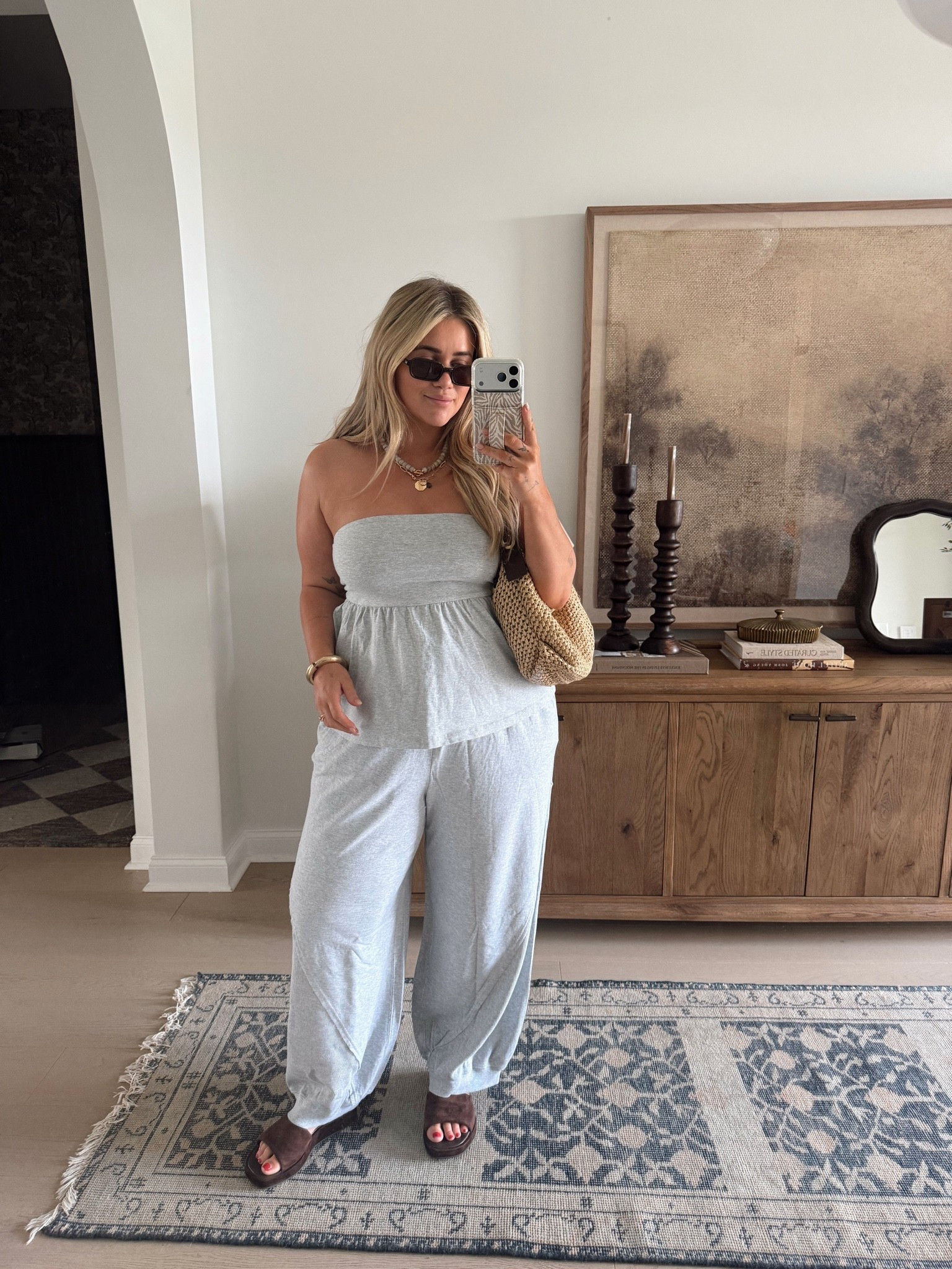 Today’s fit 🤍 wearing a size large in top & XL in bottoms!