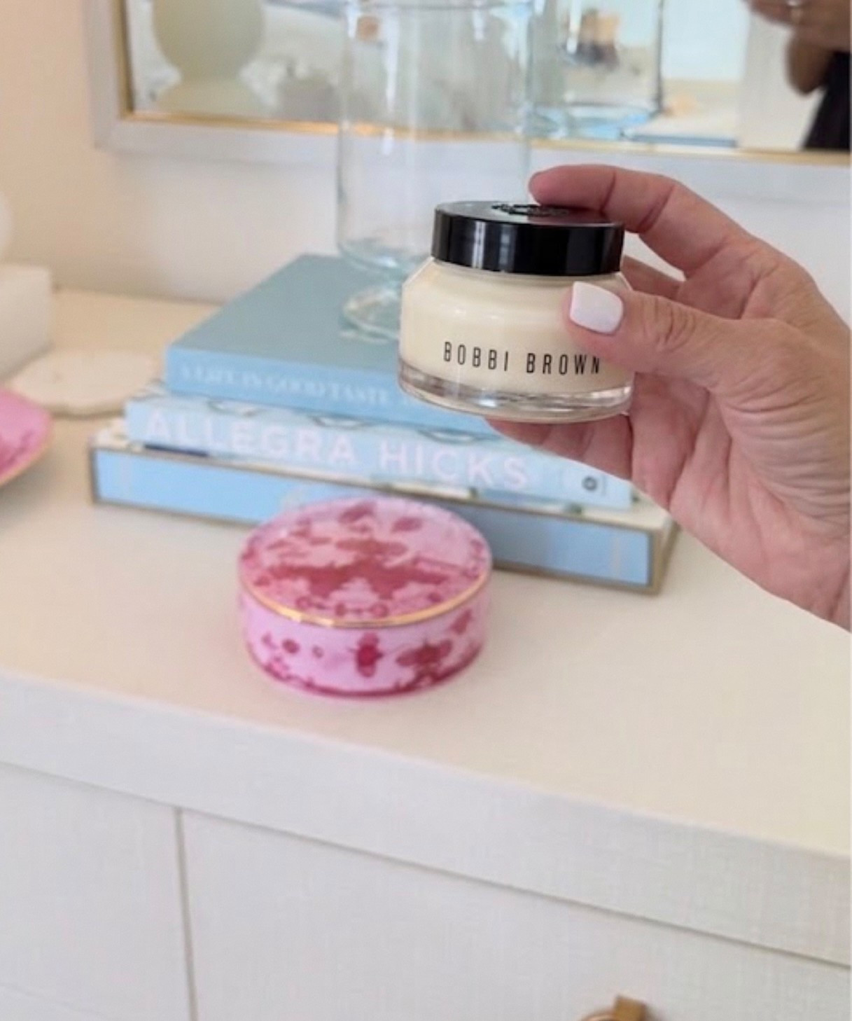 I had been using the same primer for YEARS, but I got my makeup done last week and this primer changed everything!!! Immediately bought it and haven’t stopped talking about it. TOTAL GAME-CHANGER

#LTKOver40 #LTKBeauty