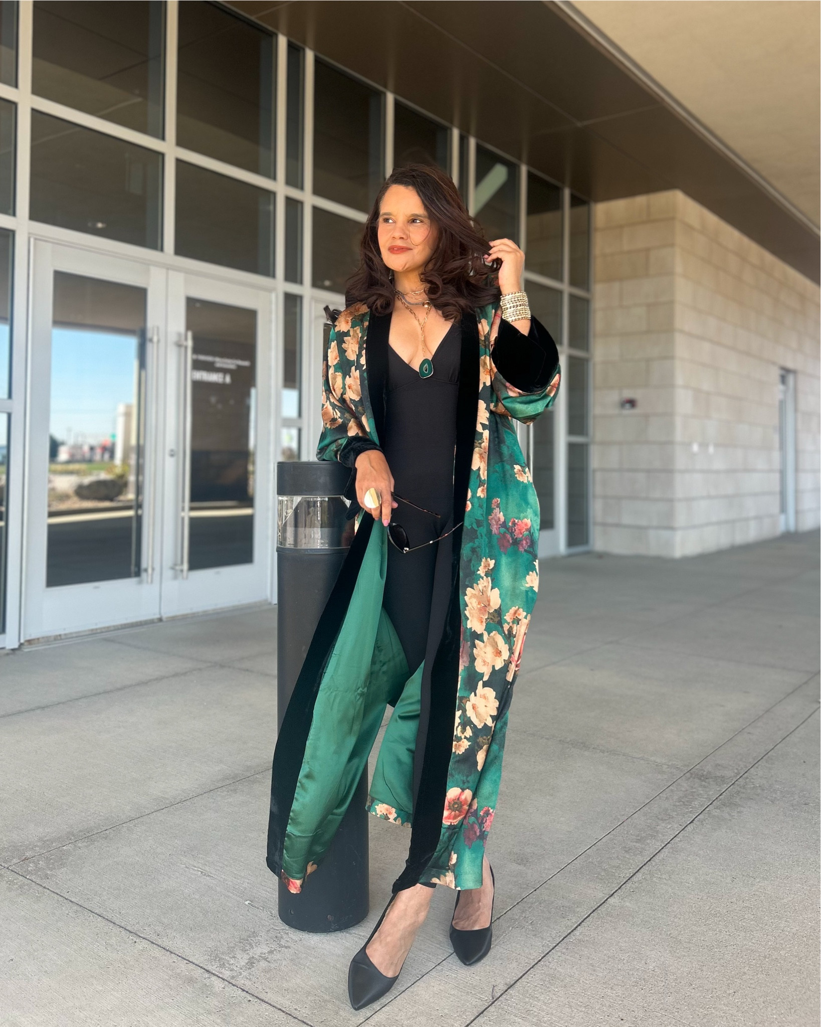 Wrapped in art. ✨ Wearing the AZUMI LONG KIMONO WRAP from @kimandono_ — a piece that begins as a hand-drawn watercolor sketch, inspired by vintage Asian art.
Light, elegant, and endlessly versatile — style it as loungewear, a statement layer, or a dreamy robe. However you wear it, it speaks for itself. 💫
#KimOno #KimonoStyle #WearableArt #EffortlessElegance #SlowFashion

#LTKMidsize #LTKOver40 #LTKStyleTip