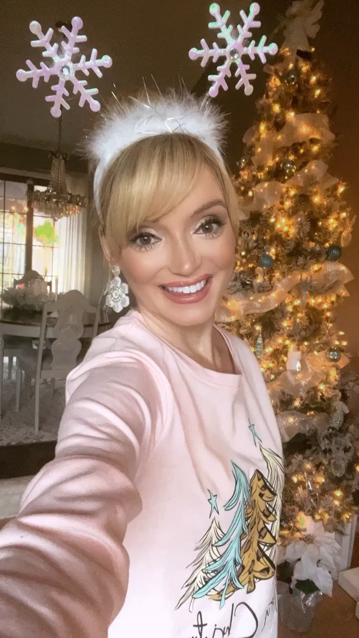 Fun Christmas outfit - holiday outfit - Christmas headband - snowflake head band - Christmas sweatshirt - graphic sweatshirt - Amazon Fashion - Amazon Finds 

#LTKHoliday #LTKunder50 #LTKCyberweek