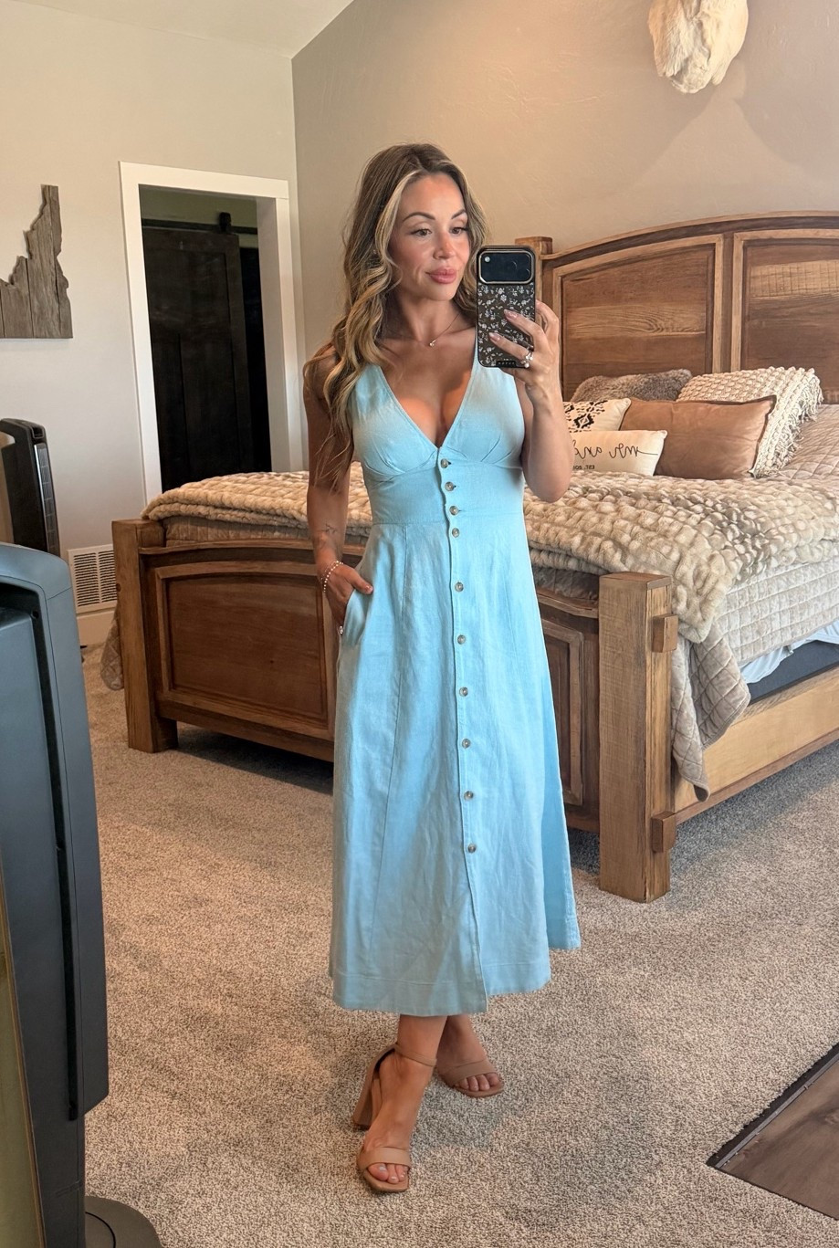 This blue linen dress is absolute perfection! It has pockets too. I’m wearing a size XS

#LTKootd #LTKSeasonal #LTKPetite