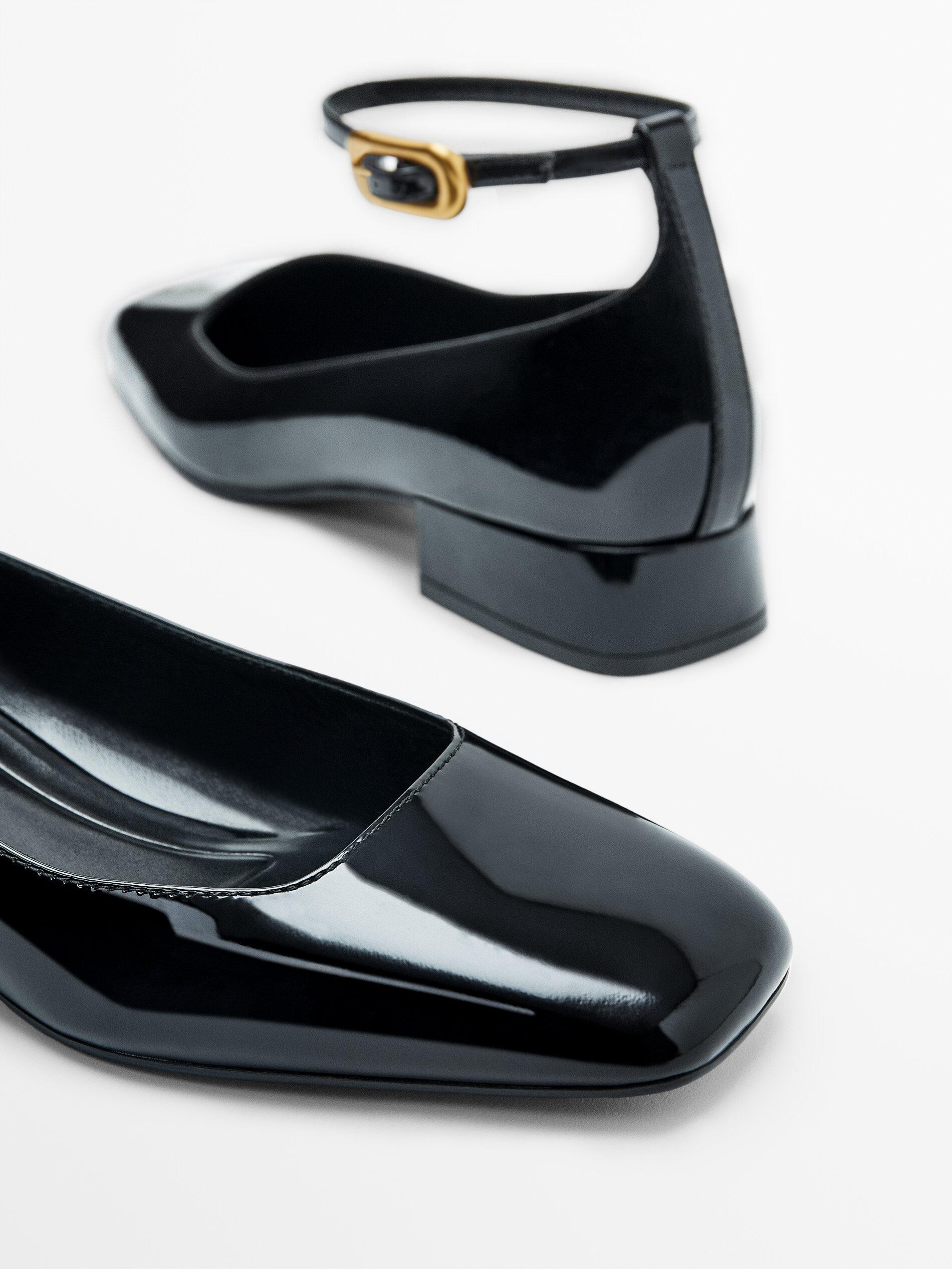 Ballerinas in Lackoptik mit Riemchen und Schnalle | Massimo Dutti DE