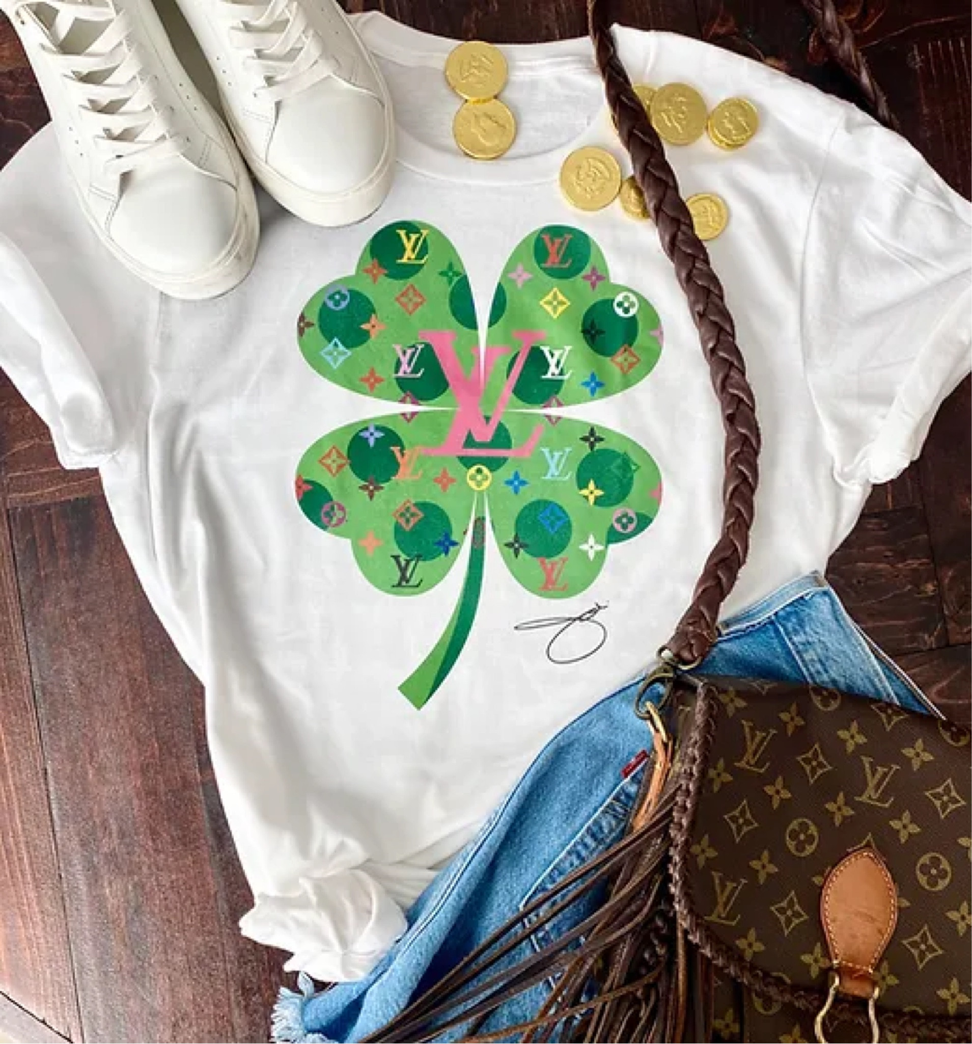 Absolutely obsessed with this shirt! 🫶🏼 I got this print in the cropped long sleeve style in a size XL for a flowyer look! 

#LTKFind #LTKbeauty #LTKSeasonal