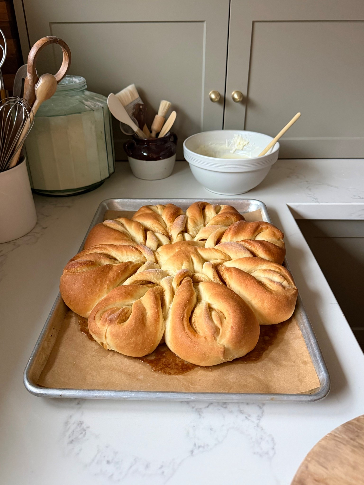 Giant cinnamon roll star 