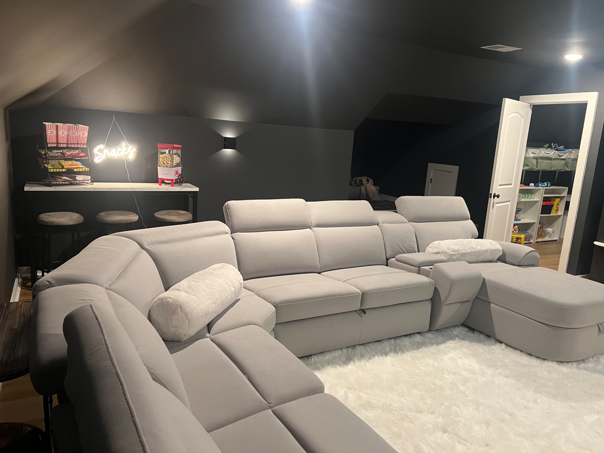 Ready for move night ❤️


#LTKHome #LTKSaleAlert