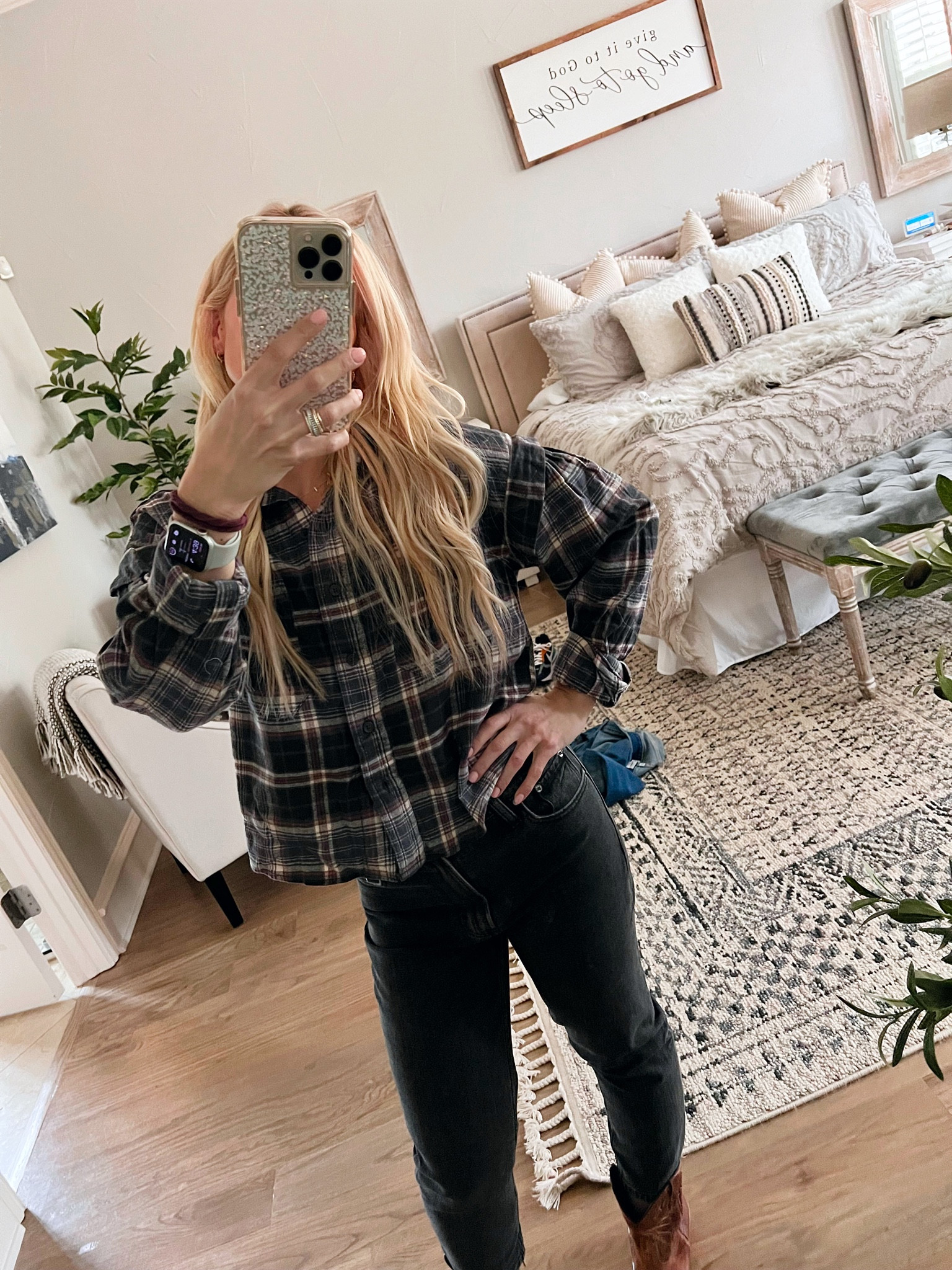Okay universal thread. I’m here for your new ballon sleeve cropped flannel. 🍂🍁