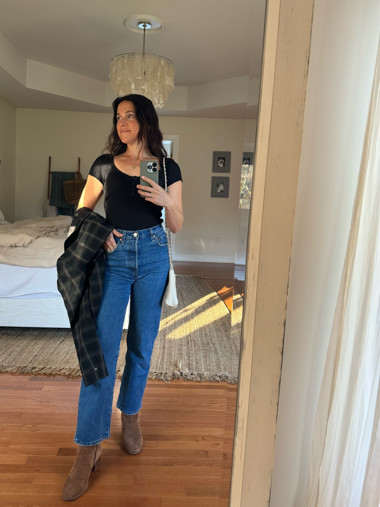 Tee is Nation LTD “Quinn tee”. Bag is vintage, boots are Soludos, blazer is madewell (linked similar)