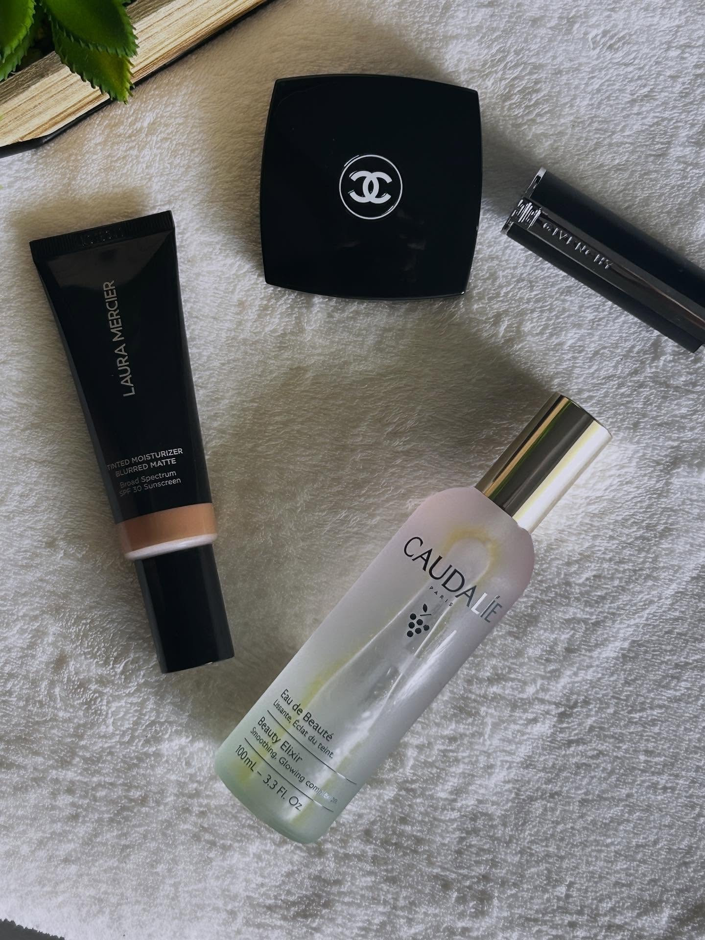Luxy faves 
@chanel.beauty 
@givenchybeauty 
@caudalieus 
@lauramercier 

#caudalie #frenchskincare #lauramercier #chanelmakeup #eyeshadow #luxymakeup #highendmakeup #glow #givenchybeauty #givenchyrougeinterdit #luxyrymakeup