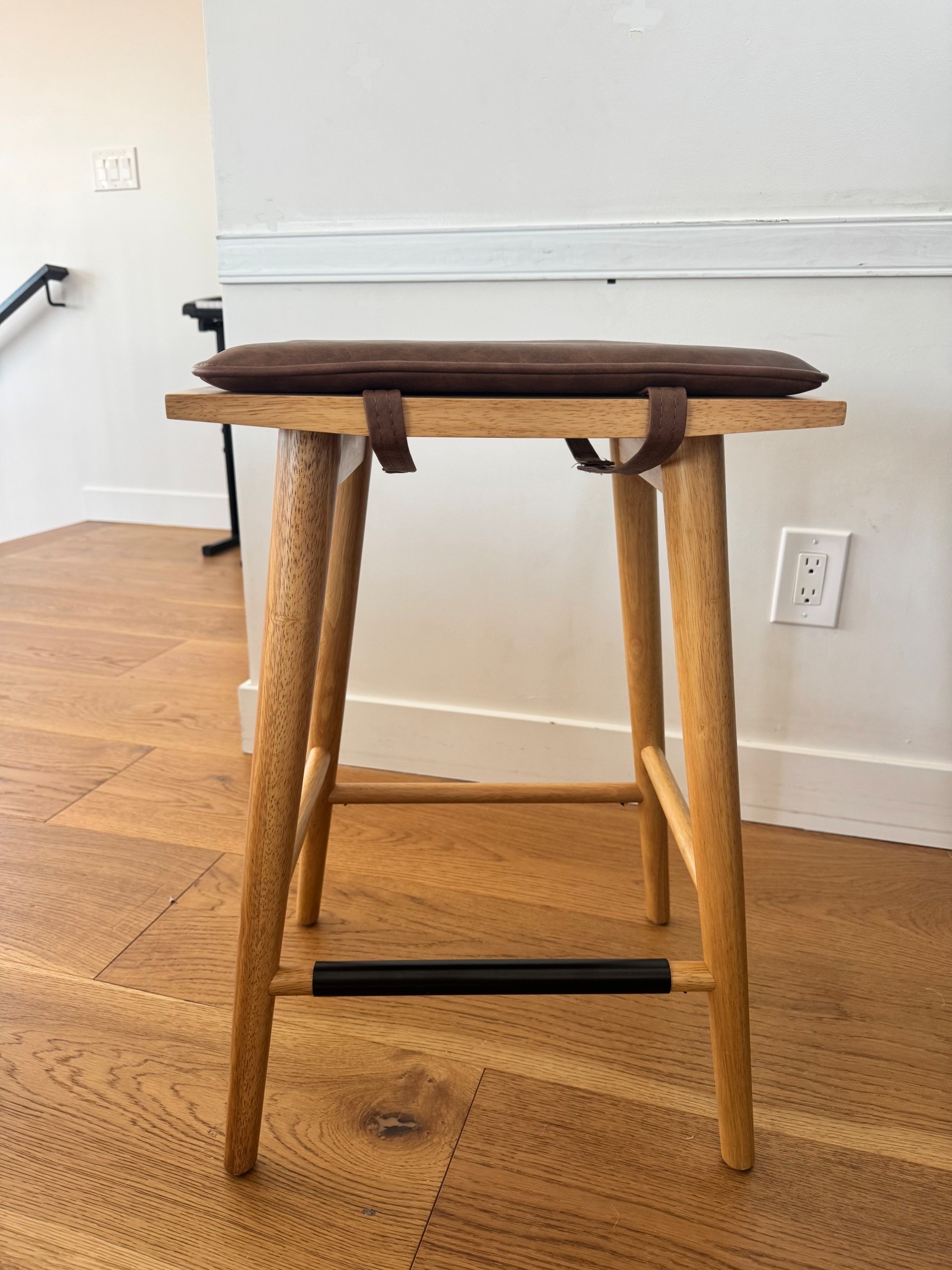 Kitchen stool

Kitchen furniture/ kitchen/ stools

#LTKHome #LTKFindsUnder100 #LTKFamily