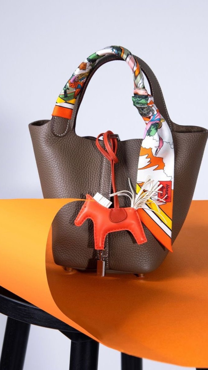 9000 vs $75… I returned the expensive one 😳👜

I’m not paying thousands when this exists.
Same look, same luxury feel… just $75.

Honestly? No one can tell the difference.

✨ Tap to shop before they sell out.

#LTKSaleAlert #LTKgrwm #LTKootd
