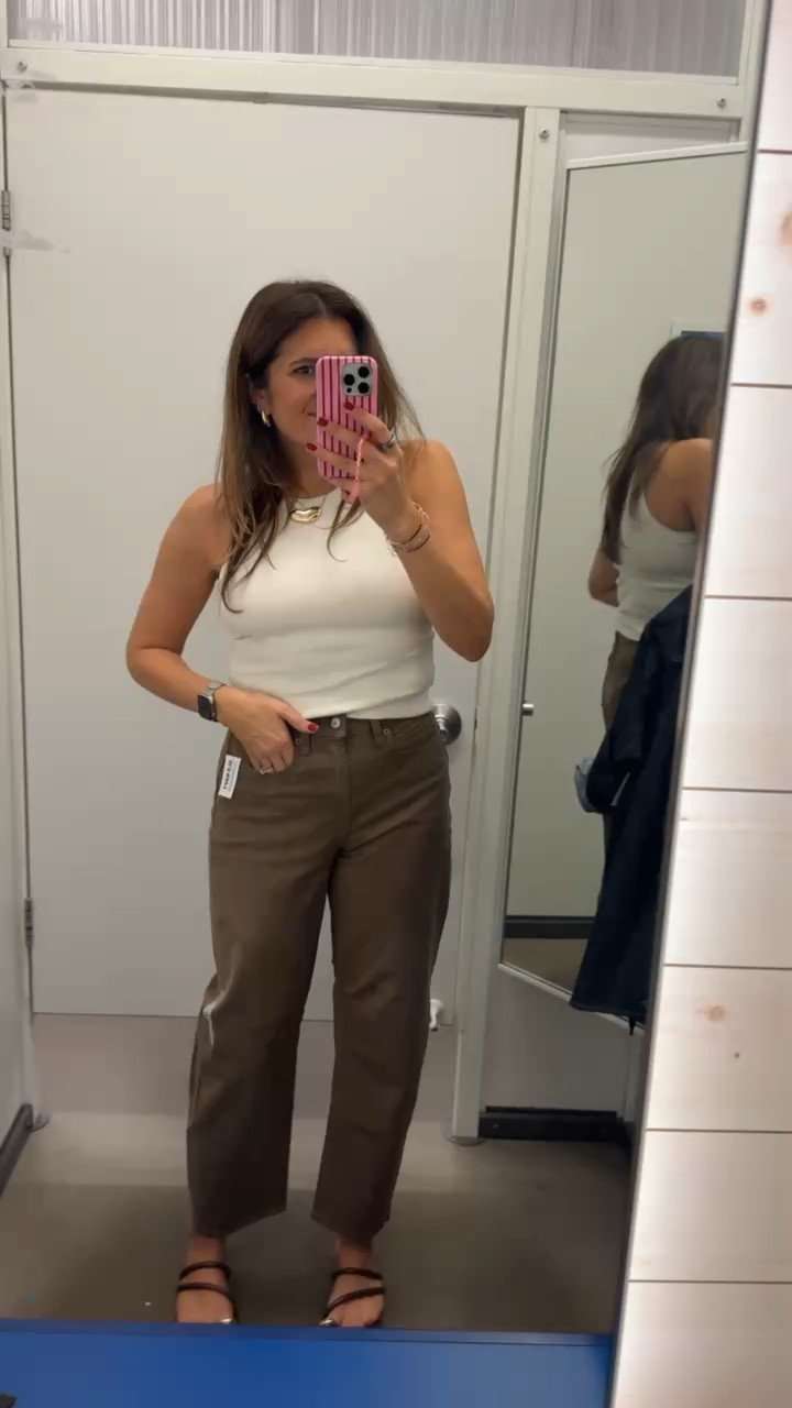 The cutest barrel jeans in light brown! I’m 5’7” in a 4. Extra 20% off in checkout!