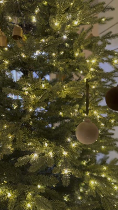 I love my new Christmas tree 😍 

#LTKSeasonal #LTKHoliday #LTKhome