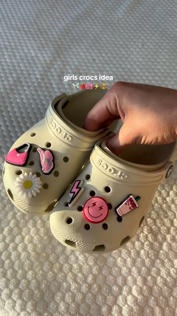 Cute girl crocs!! 