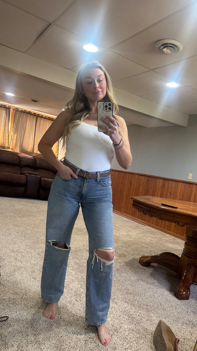 The cutest ‘94 baggy jeans. Size up for a more relaxed fit they don’t have stretch. Usually 24/25 wearing a size 27 

#LTKootd #LTKgrwm #LTKselfcare
