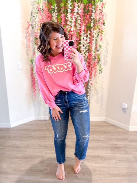 Absolutely love this adorable Valentine’s Day sweatshirt- wearing a M but runs oversized so could size down!

#LTKSeasonal #LTKfindsunder100 #LTKGiftGuide