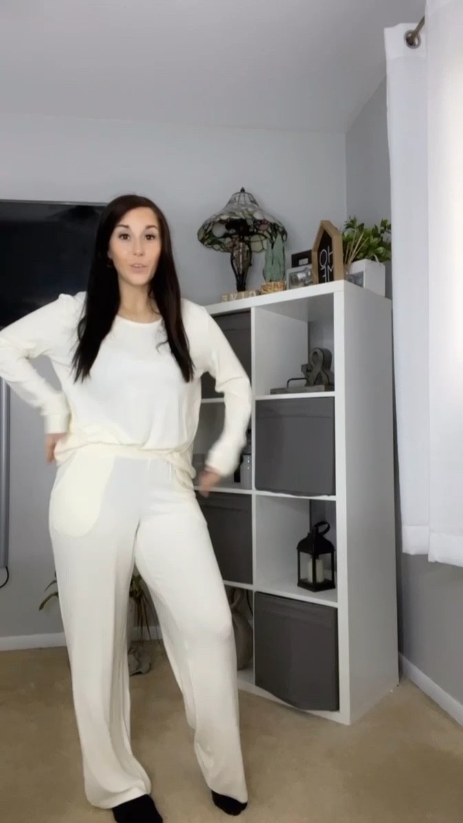 Get this cozy lounge set from Cozy Earth!  #Cozy #Loungewear

#LTKHoliday #LTKbeauty #LTKSeasonal