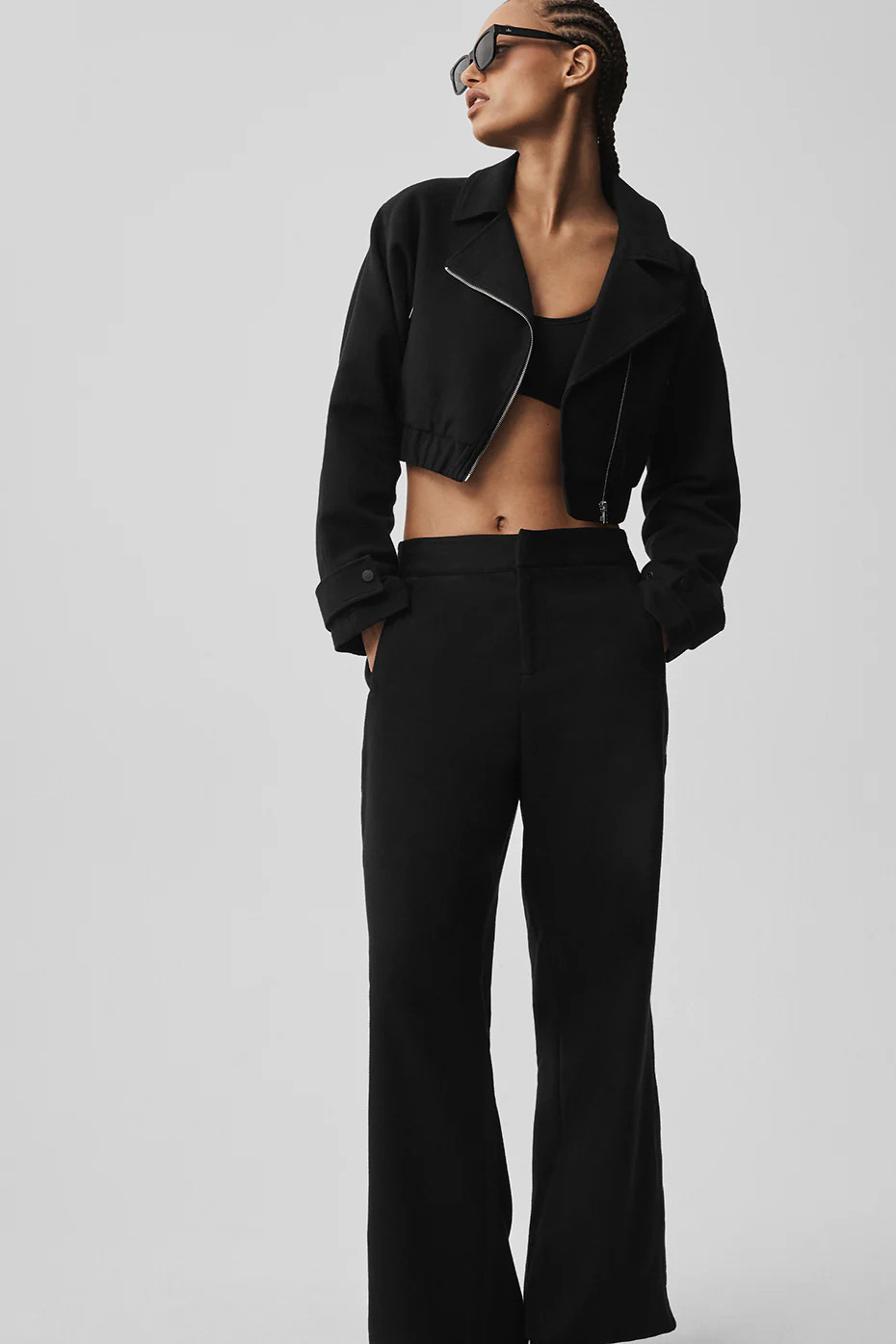 ALO | Mid-Rise Cosmopolitan Snap Pants in Black, Size: Large | Alo Yoga (US)