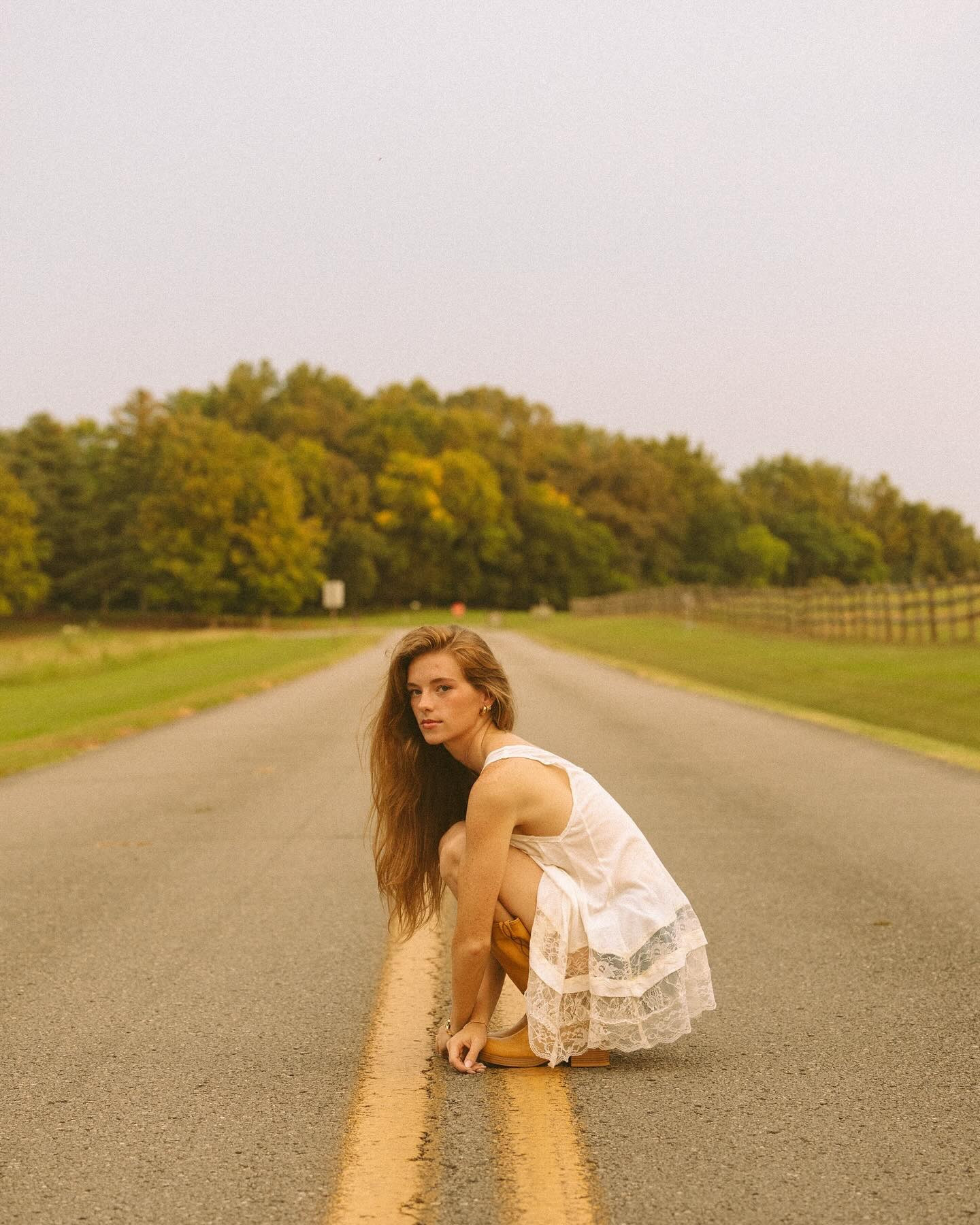 When the inspo for senior pics is Daisy Jones @daisyjonesandthesix @freepeople 

#tennesseephotographer #daisyjones #daisyjonesandthesix #nashvillephotographer #nashvillephotography #seniorphotographer #senior #seniorpictures #film #filmphotography #nashvillephoto #freepeople #explorepage