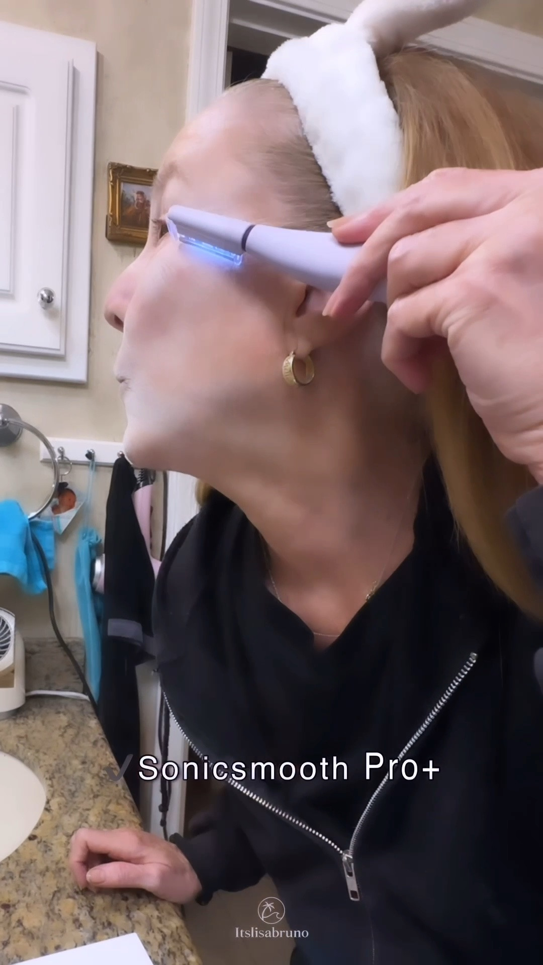 Using the Michael Todd Beauty SonicSmooth Pro+ for an at-home dermaplaning routine ✨ This removes peach fuzz and gently exfoliates for smoother, glowier skin instantly. I pair it with the Michael Todd Beauty Reveal Spray to prep and calm the skin.

Simple routine:
• Wash & dry skin
• Apply Reveal Spray
• Dermaplane with SonicSmooth Pro+
• Rinse or wipe clean
• Finish with peptide serum

Leaves skin soft, smooth, and ready for makeup or just a natural glow 🤍

Shop Michael Todd Beauty below ⬇️

#ad #michaeltoddbeauty #sonicsmoothproplus #revealspray #dermaplaningtool #atplaceskincare #skincaretools #glassskin #glowingskin #selfcareroutine #homespa #beautyroutine #skincareover40 #skincareover50 #antiagingskincare

#LTKgrwm #LTKselfcare #LTKBeauty