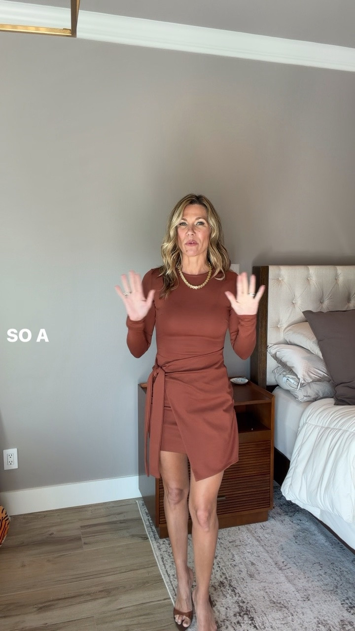 Code RANDOMHOUSEWIFE35 for 35% off this beautiful dress

@VICI