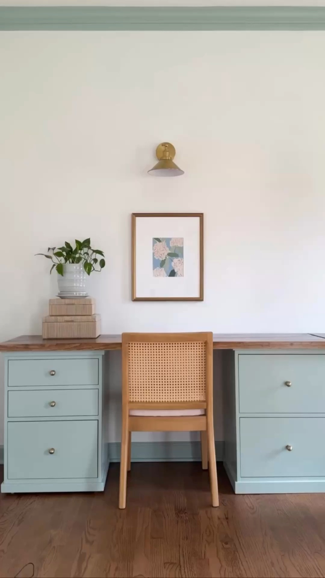 No wires, no problem… and somehow it still looks custom 🤍

I’ve always loved the look of classic wall sconces, but the idea of opening up walls (and hiring it out) kept me putting it off.

So I tried a wireless option—and I’m not exaggerating when I say it completely changed this space.

It added that soft, layered lighting and made everything feel more finished… without a single wire.

This is officially my favorite kind of upgrade:
✨ simple
✨ timeless
✨ and actually doable

#grandmillennialstyle #southernhome #classicdecor #amazonhomefinds

#LTKHome