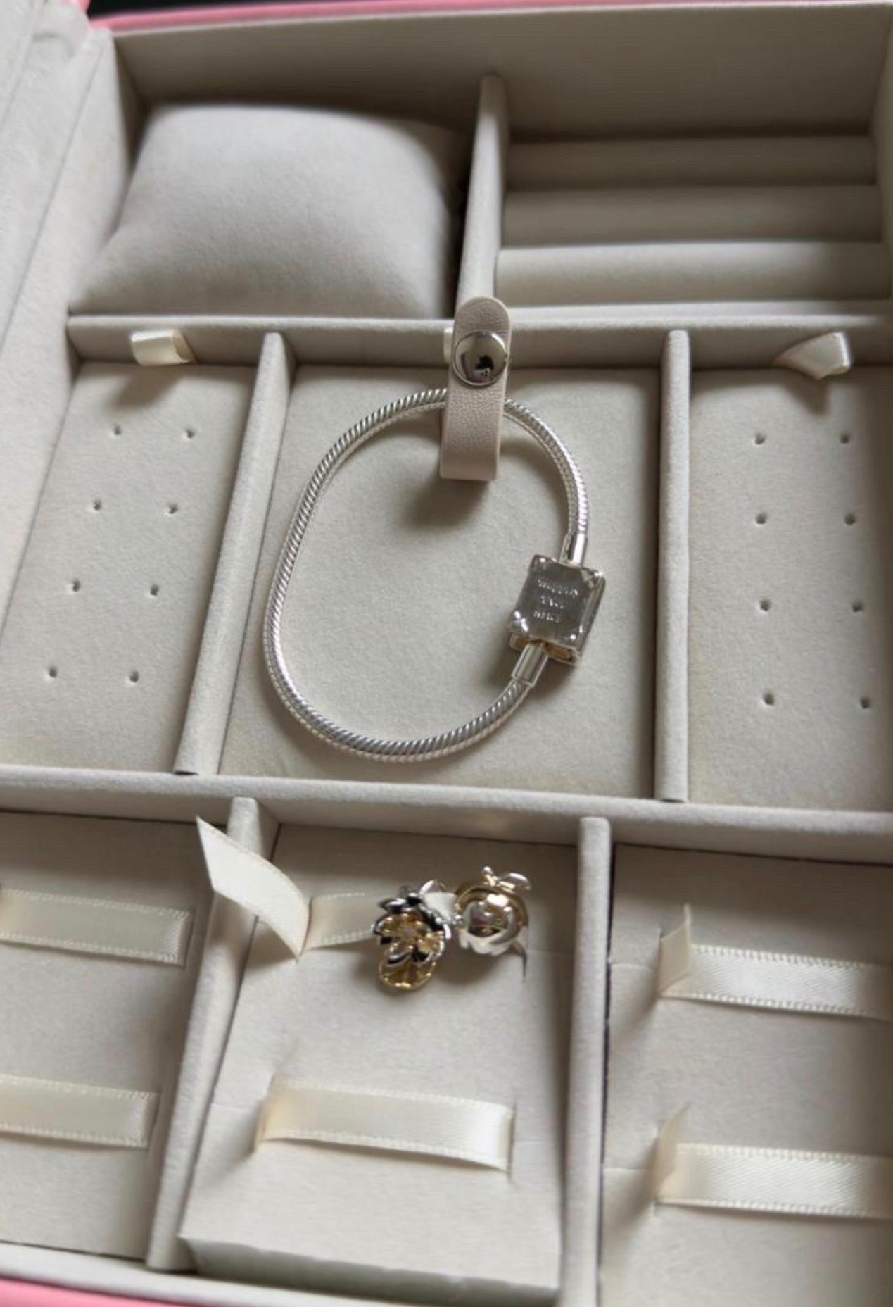 A little sparkle for the everyday ✨ Love collecting pieces that make even the simplest look feel special.

#JewelryFavorites #SilverJewelry #EverydayAccessories

#LTKBeauty #LTKstorytime #LTKSeasonal