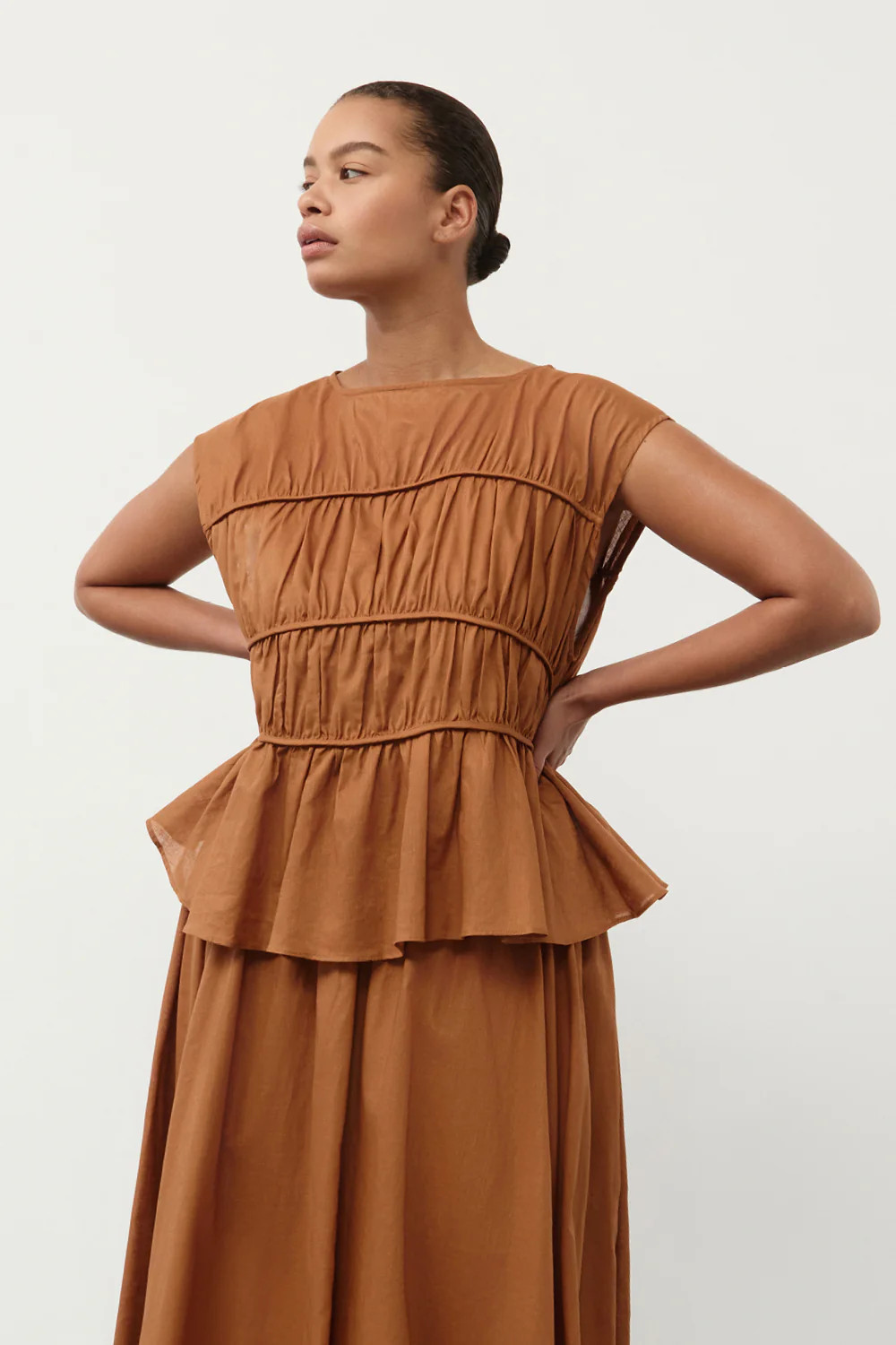 FLYNN RUST LINEN BLEND TIERED TOP | DISSH
