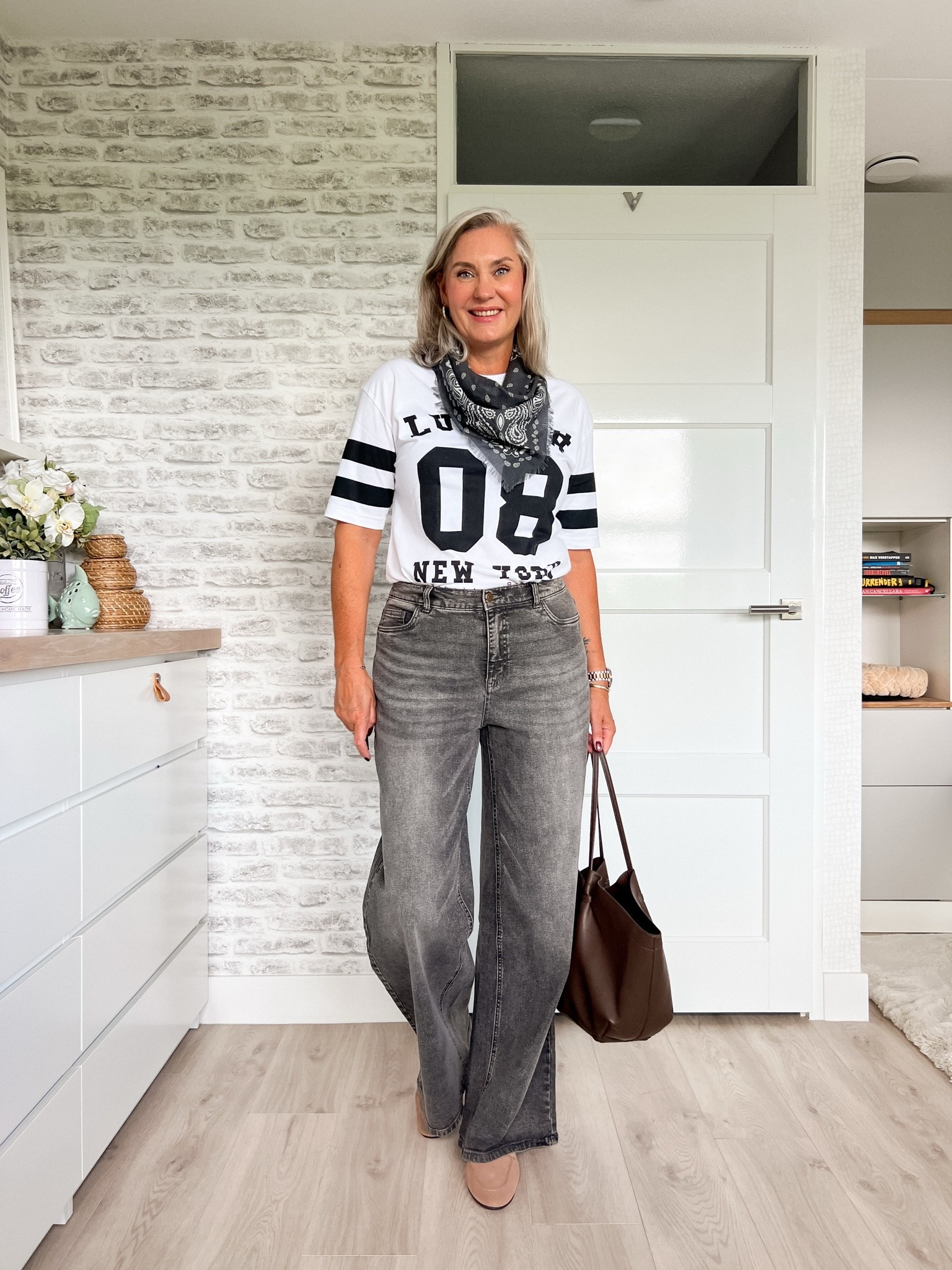 Do not sit on these jeans! Tot 30 september nog geen 20 euro. Verkrijgbaar in 3 kleuren en 3 lengtematen en ze hebben stretch 🙌🏼. Ze vallen ook ruim dus neem een maatje kleiner.

#LTKnederlands #LTKeurope #LTKsale