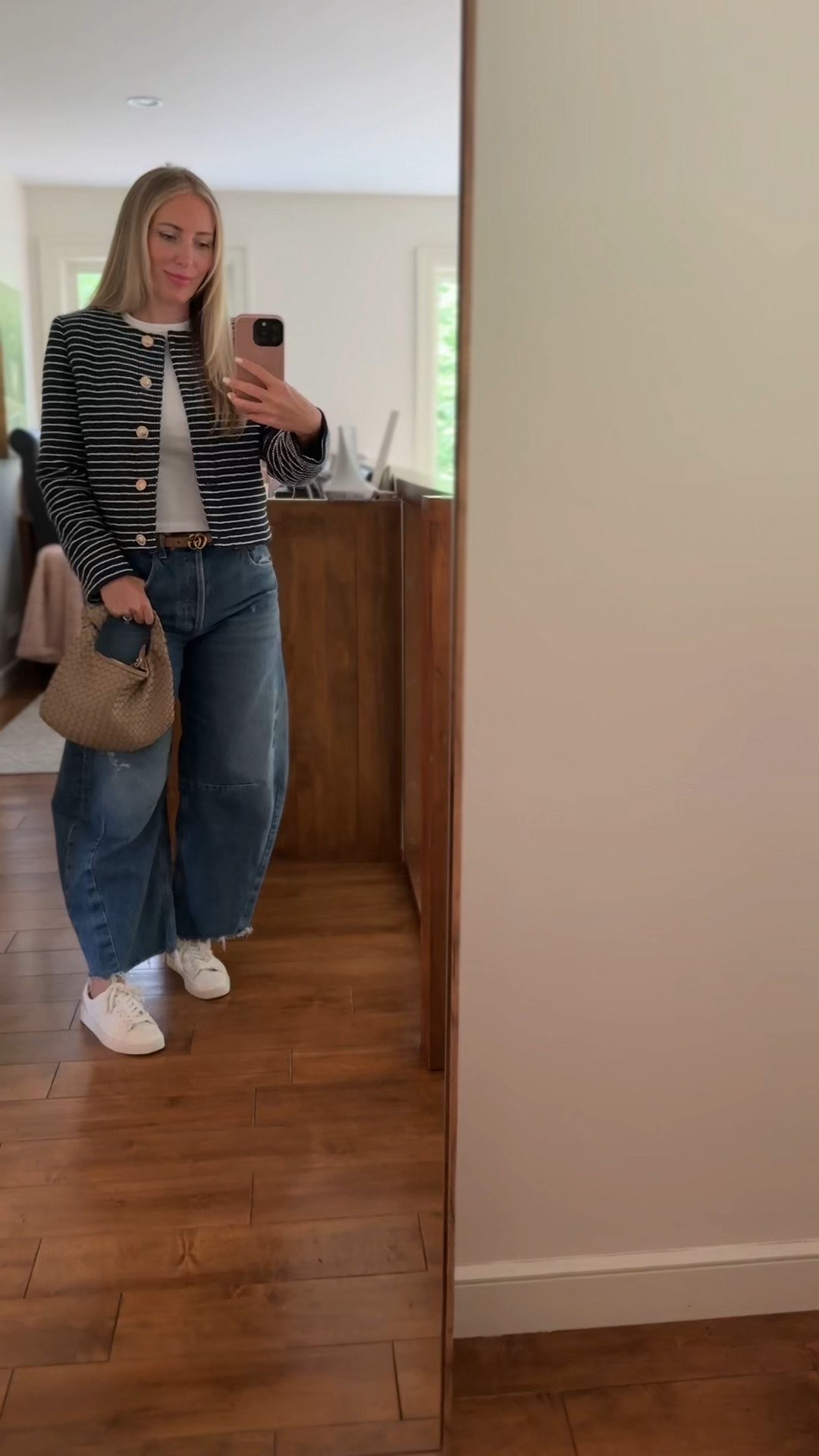 Size down 1-2 sizes in jeans for more fitted look 