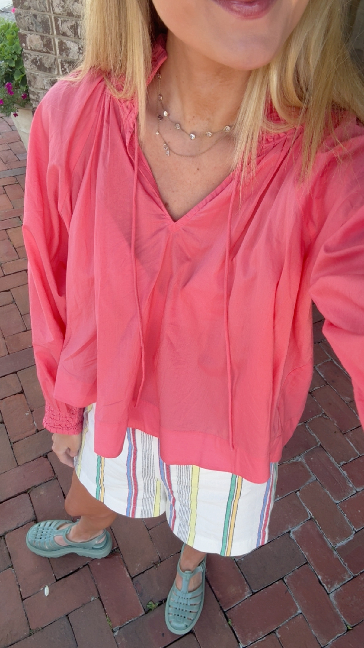 Easy, throw-on summer outfit that still feels put together ☀️
This lightweight coral blouse + striped shorts combo is one of those looks I keep reaching for on repeat. 

 